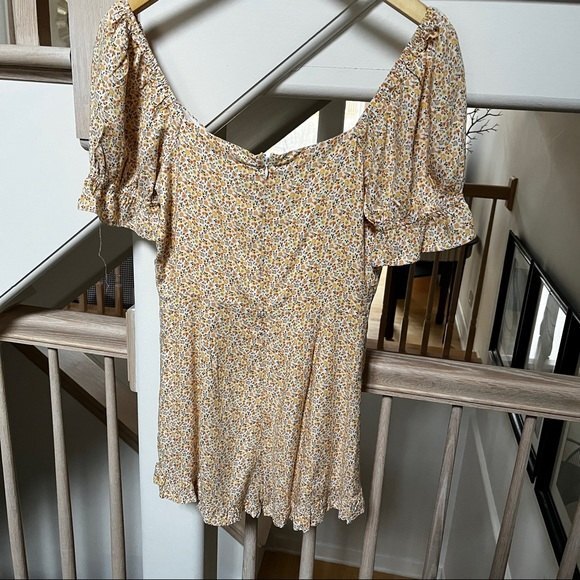 Altar’d State Elianna Floral Romper in Ditzy Micro Floral Print XS - Picture 8 of 10